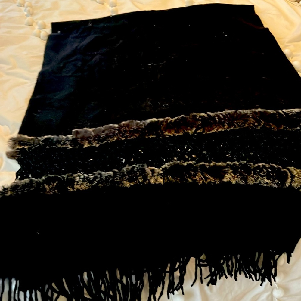 Dino Gaspari cashmere oversizeded scarf with real fur and suede trim